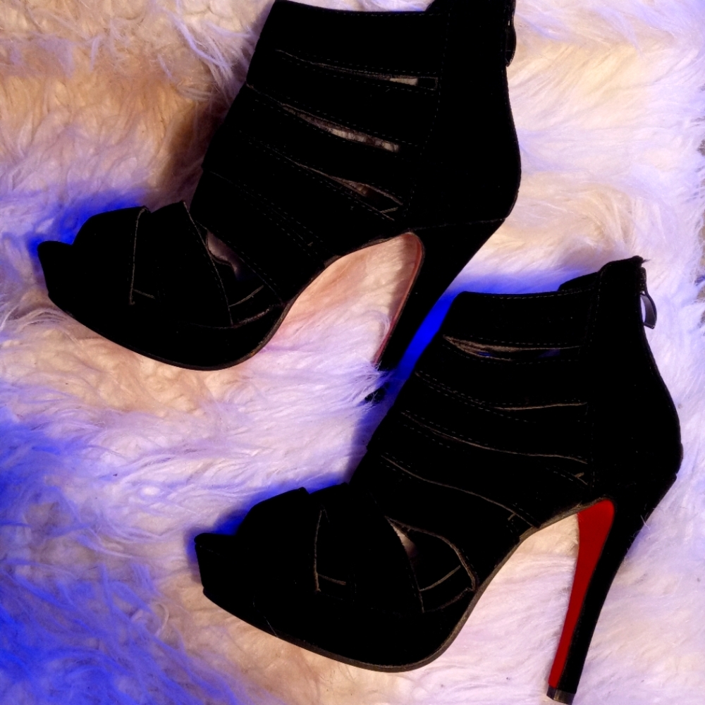 Never worn velvet  strappy red bottom heels
